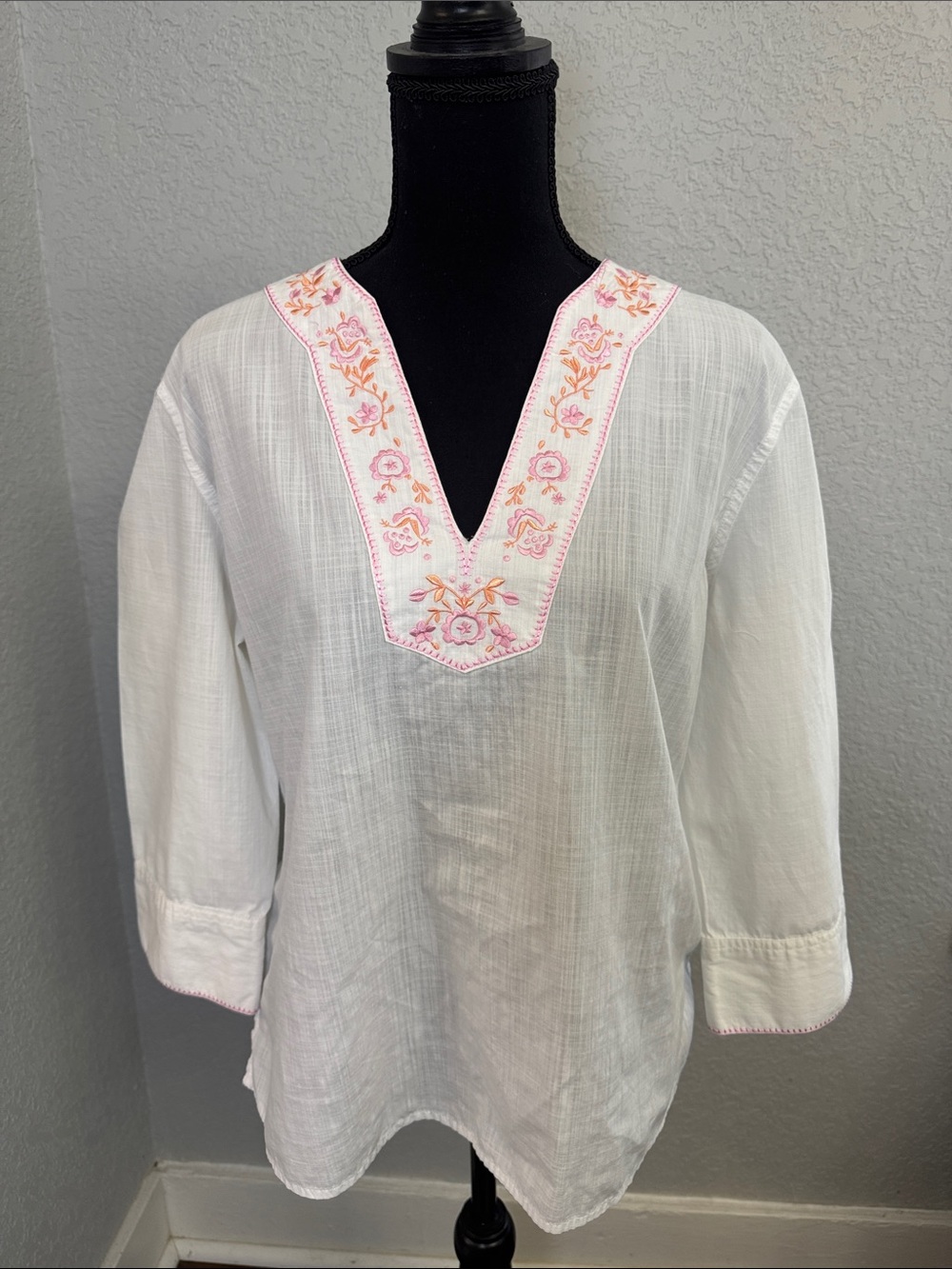 GAP Vintage Spring 2004 White Tunic Top with Pink & Peach Embroidery